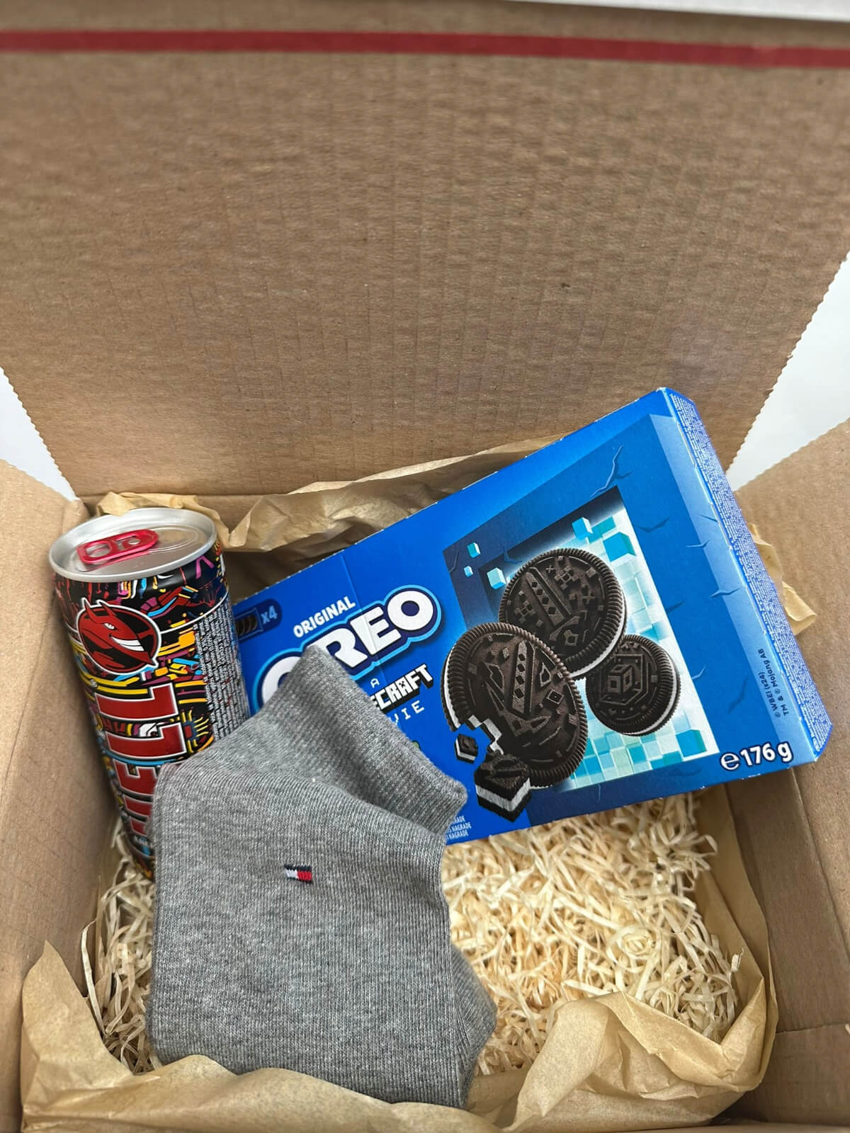 Oreo Men's Giftbox with Oreo snacks and men's care products.