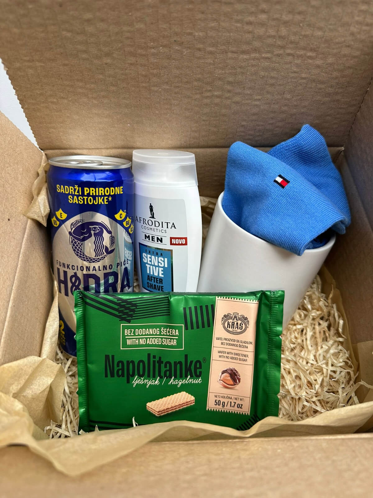 Blue Men's Care Giftbox featuring stylish grooming products and practical accessories.