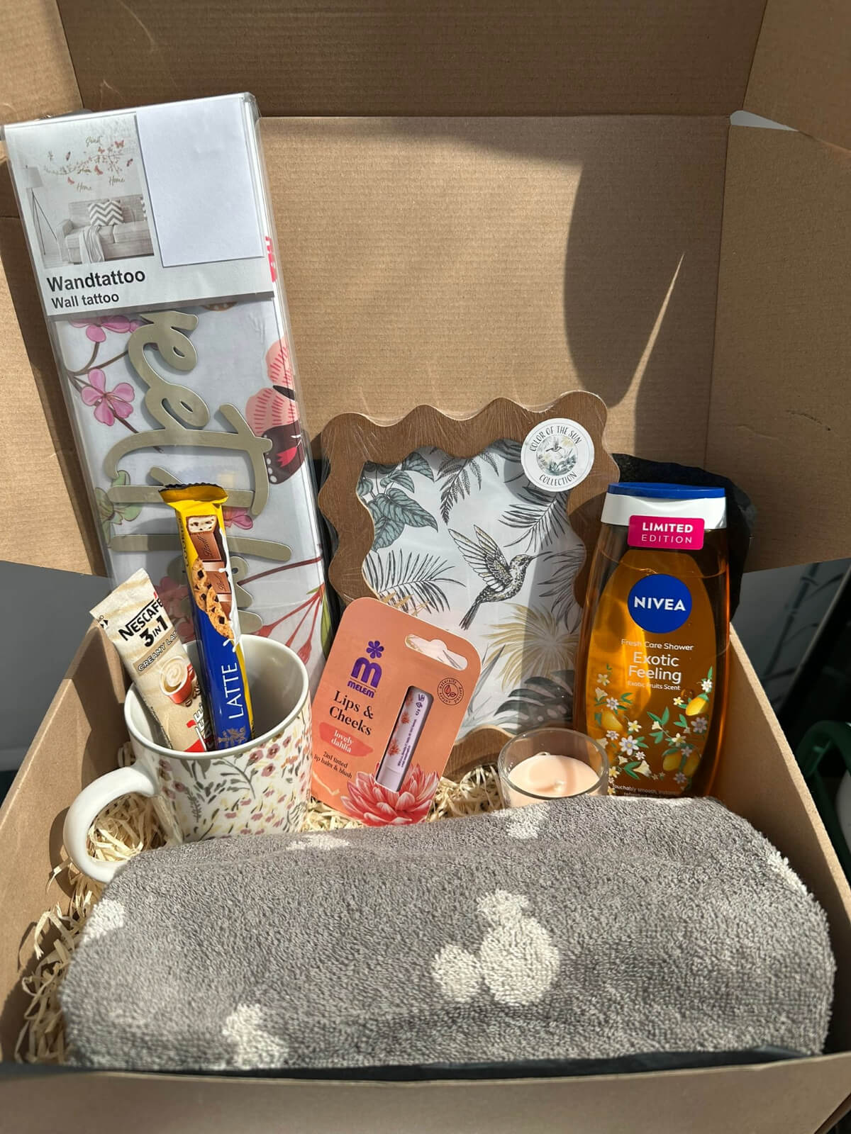 Towel Home Zen Giftbox featuring a soft towel with calming, zen-inspired elements.