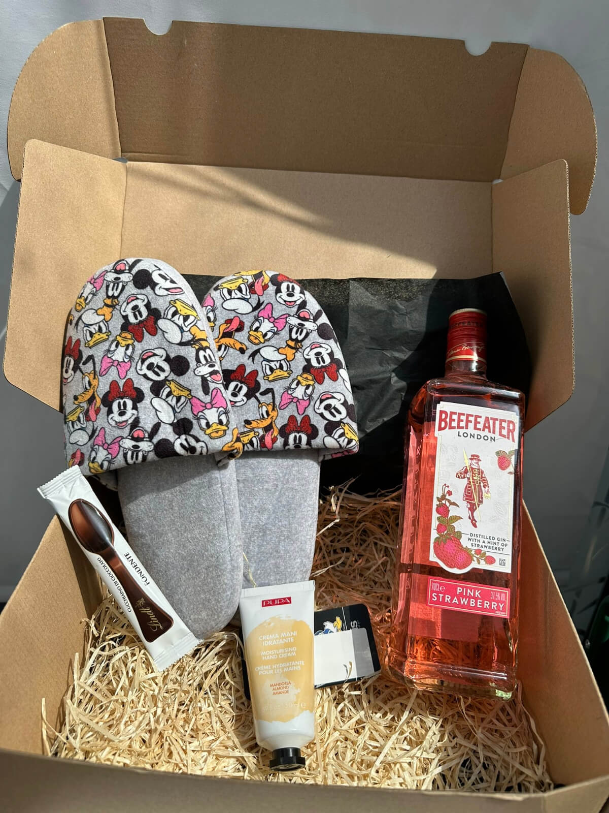 Minnie slippers and premium gin gift set for cozy comfort and relaxing indulgence.