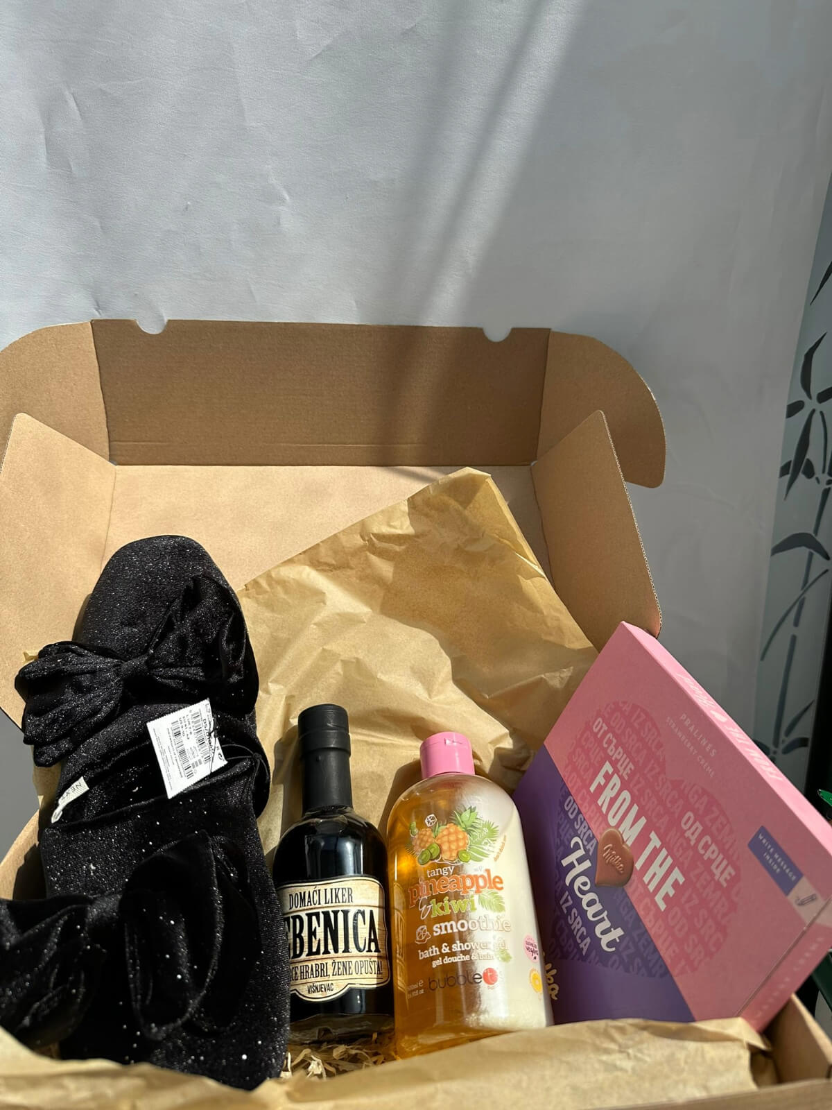 Gift package with liqueur and Milka chocolate for sweet and pleasant moments.